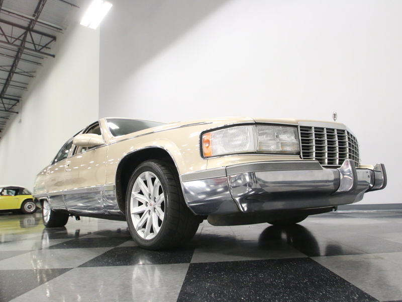 Illustration for article titled At $17,995, Would You Add This 1996 Cadillac Fleetwood To Your Fleet?